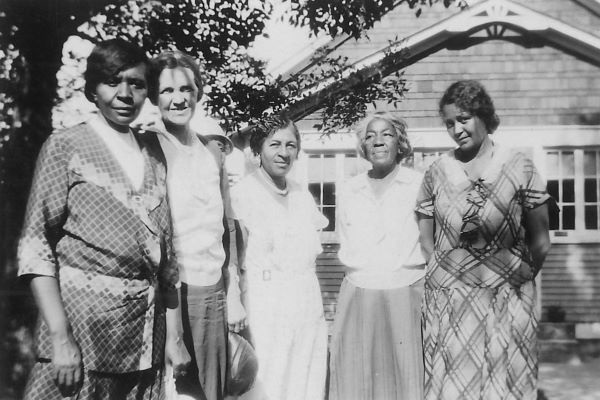 Martha Lyle, center, with unidentified friends or neighbors in front of 312 N Meldrum, circa 1935. Photo courtesy of the Starr & Lyle Family.