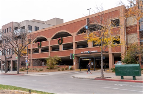 A photo of the Old Town Parking Garage at Mountain Avenue and Remington Street.
